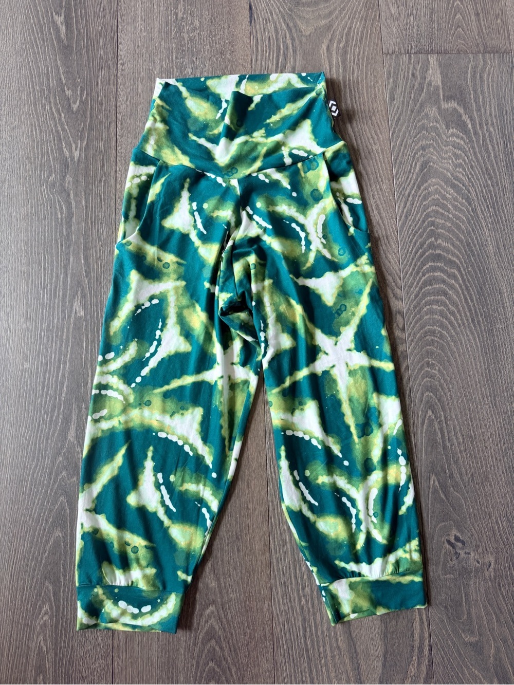 Exotica Green Swirl Performance High Waisted Capri Cropped Joggers M